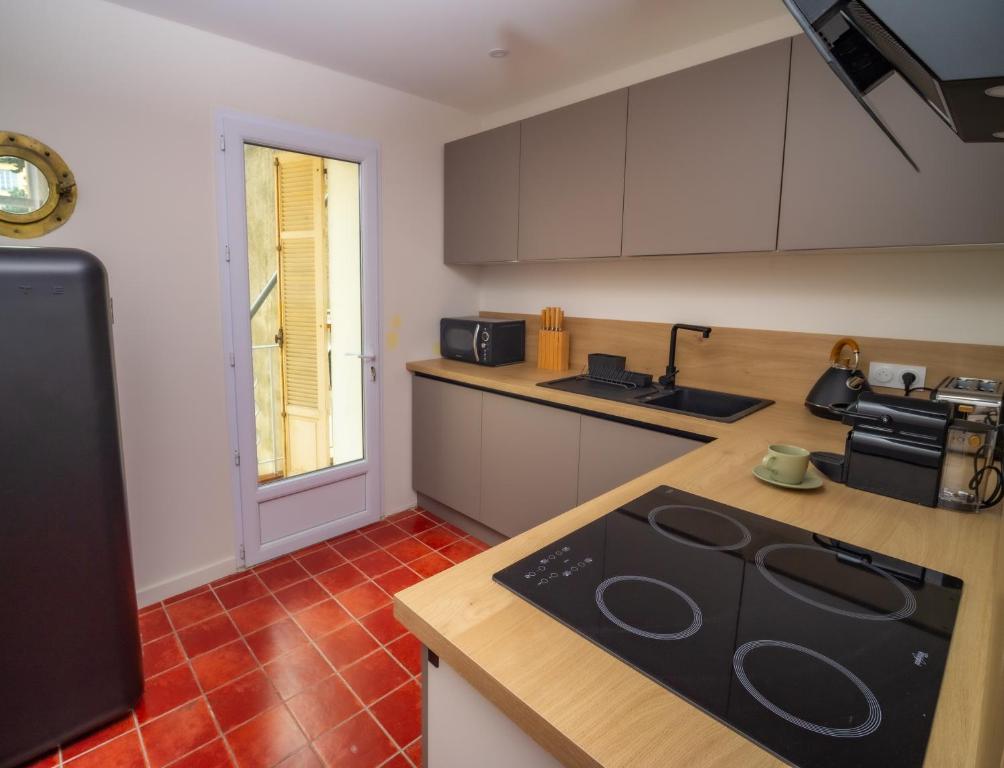 #201-Heart of Vieil Antibes - Place Nationale-High-End Newly Renovated & Furnished Appartment - 5