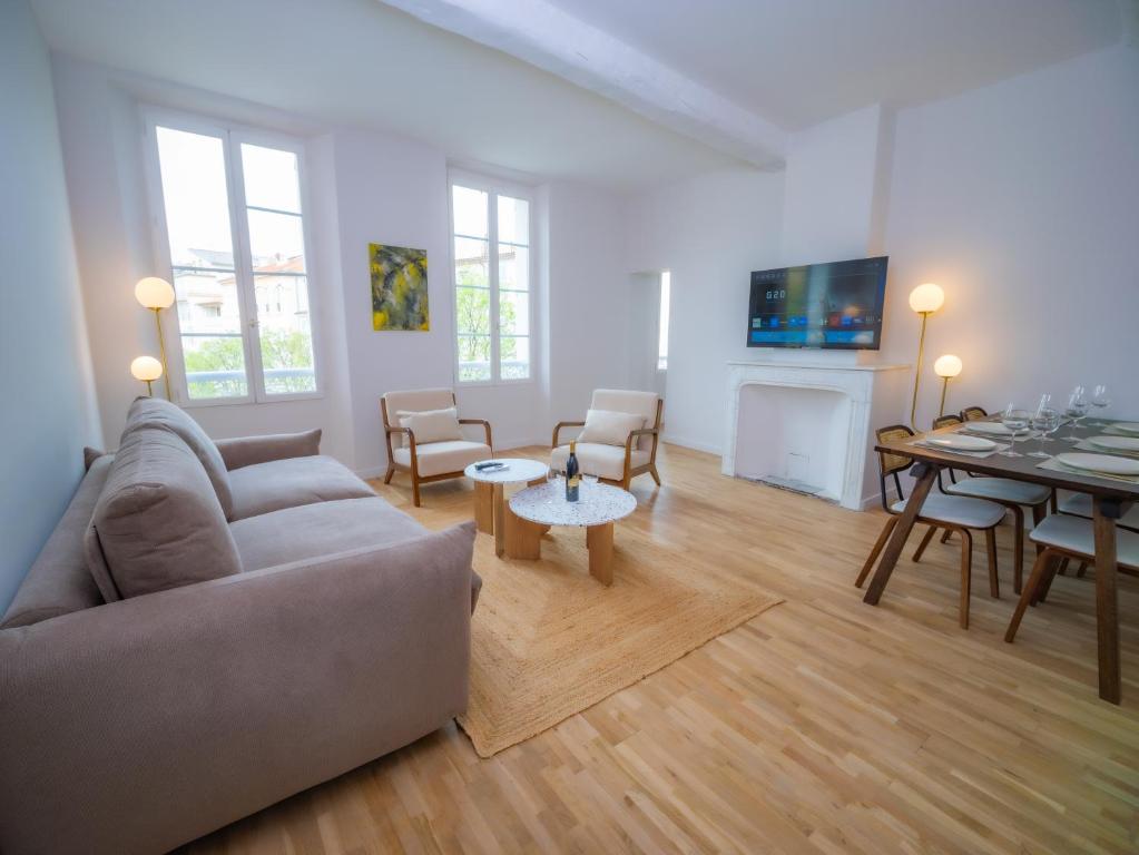 #201-Heart of Vieil Antibes - Place Nationale-High-End Newly Renovated & Furnished Appartment - 1