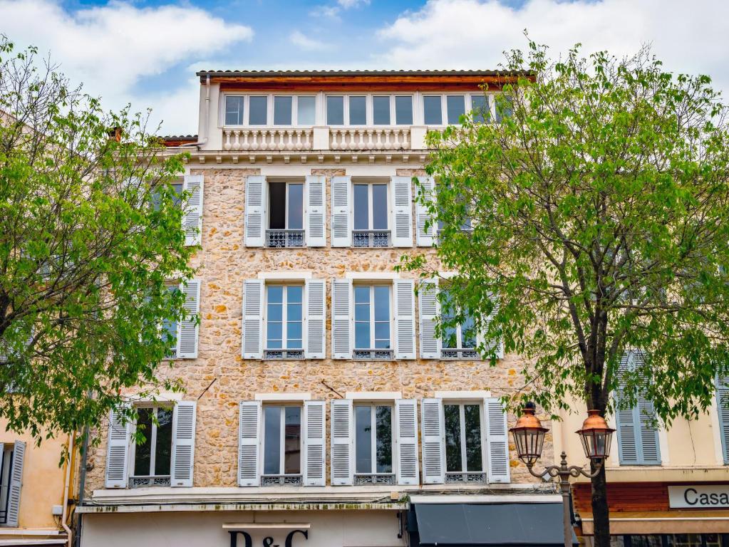 #201-Heart of Vieil Antibes - Place Nationale-High-End Newly Renovated & Furnished Appartment - 3