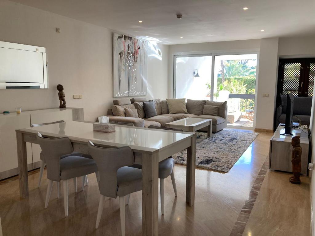 Suite F down Incosol Rio Real Marbella - 1