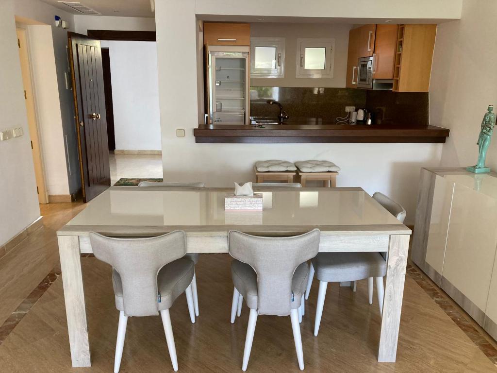 Suite F down Incosol Rio Real Marbella - 3