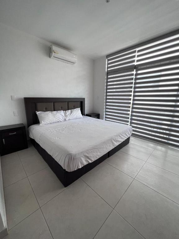 Cambria Versalles by Tovigo Rentals - 3