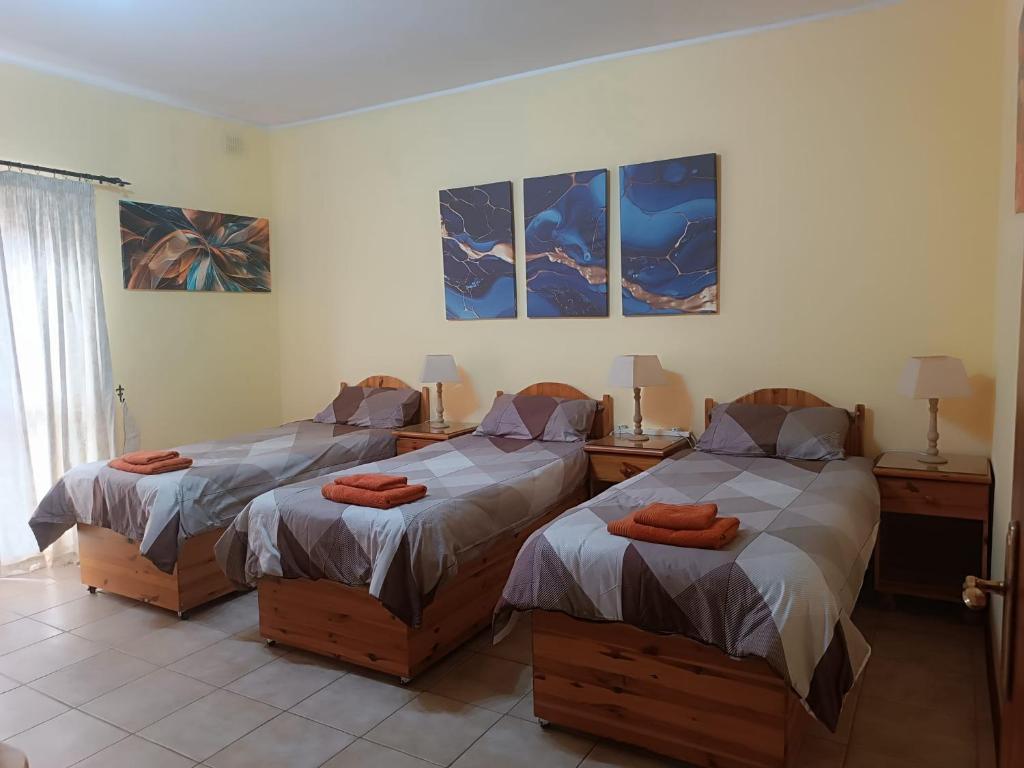 31 Memories, Pembroke