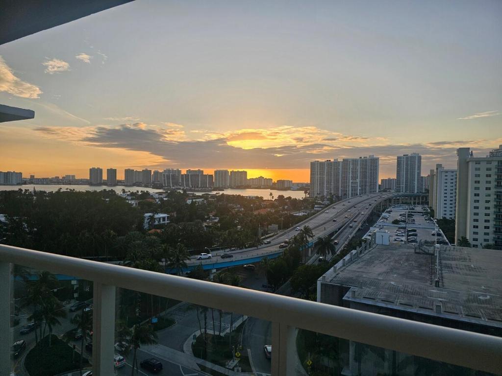 Beach Studio with City View, Sunny Isles Beach