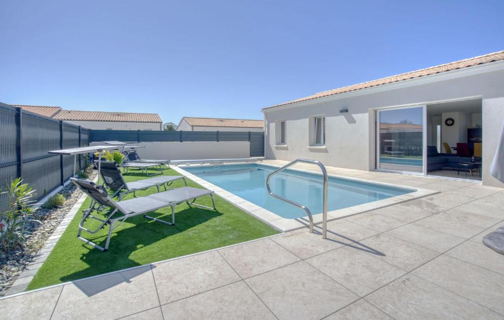 Nice Home In Semussac, Sémussac