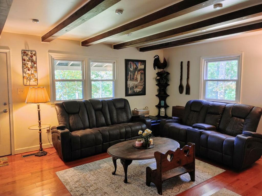 Hidden Gem on Hidden Valley Lane, Harrell Corner