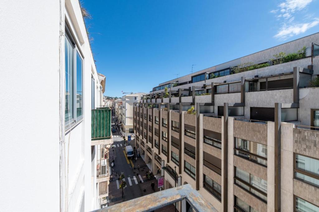 Bright Apartment in the Heart of Cannes - 4