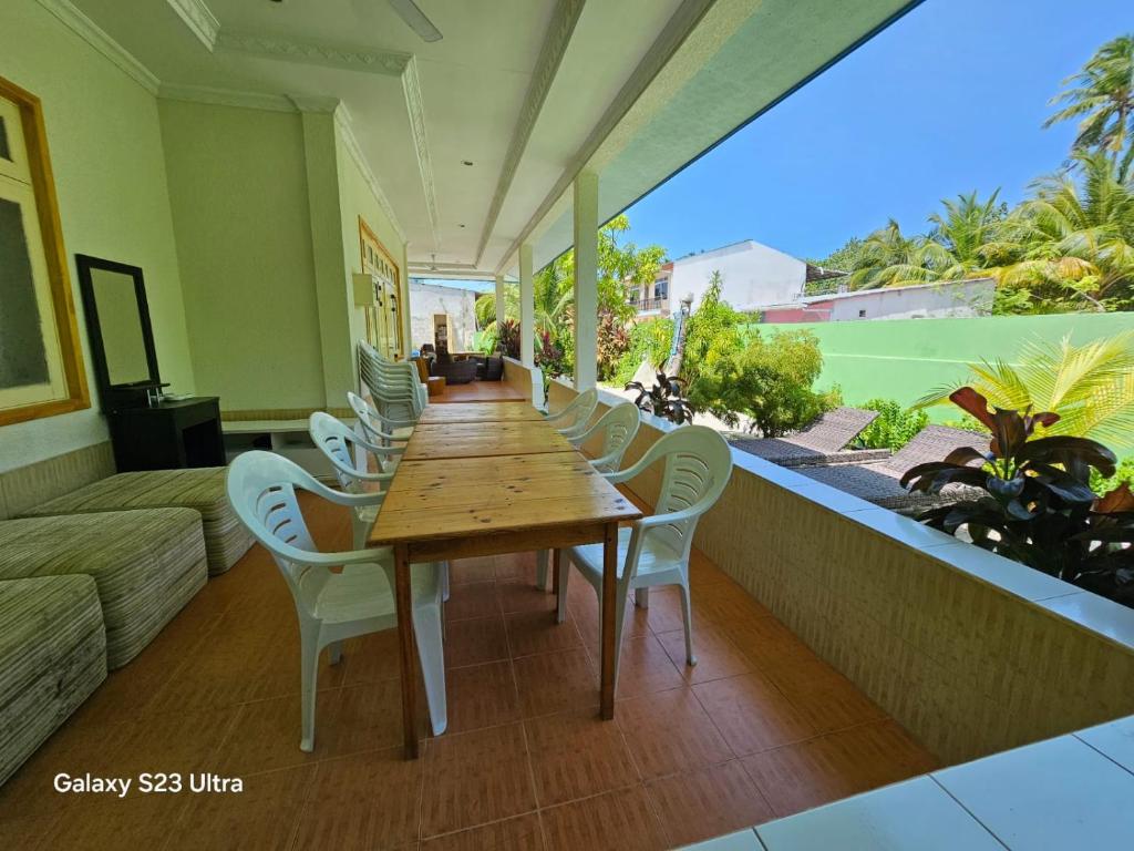 Restaurant, Kuri Himandhoo Inn in Maldive Islands