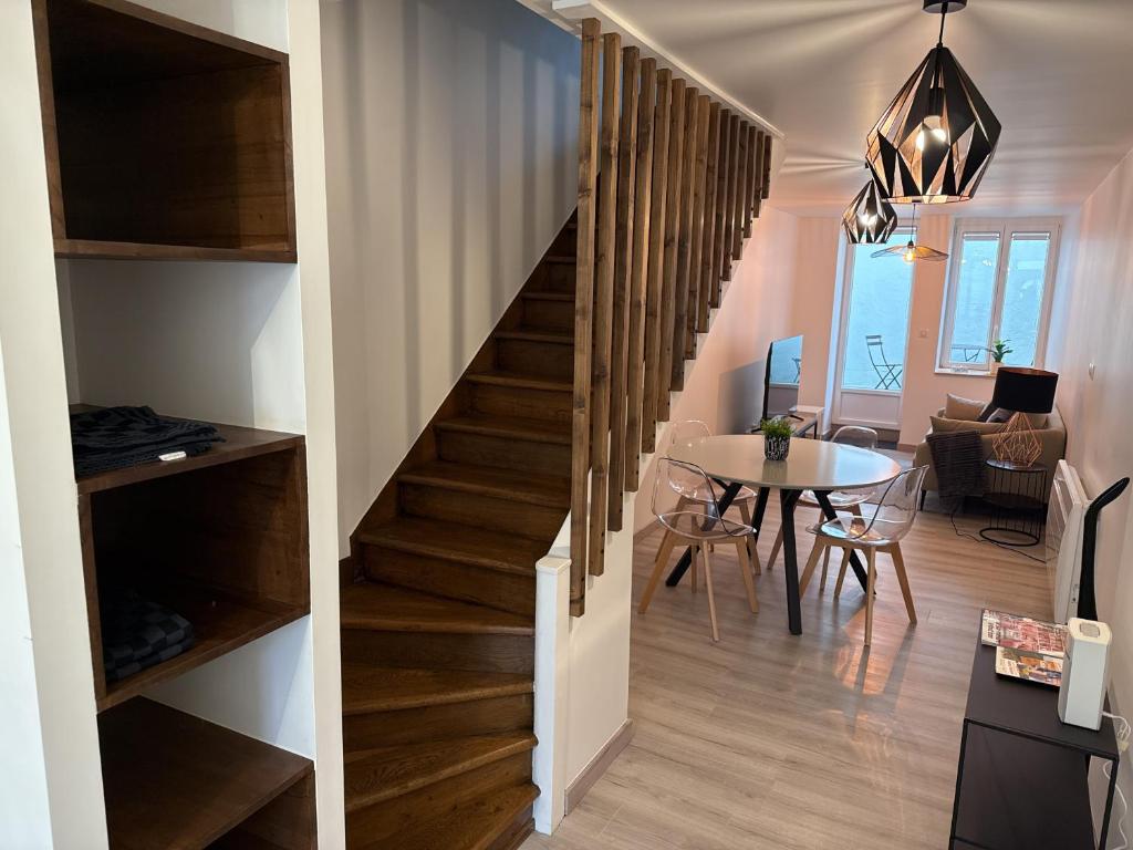 Le Cinq, Neufchateau