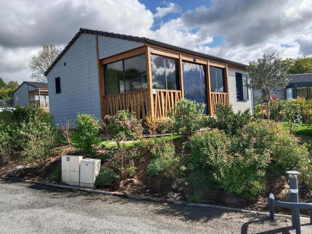 Chalet enchanteur à Arzal avec vue sur lac et piscine partagée, Arzal