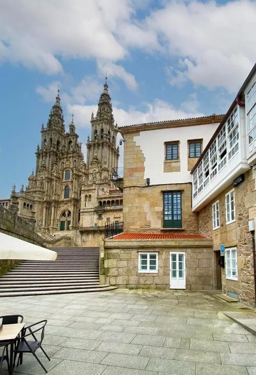 Hotel Plaza Obradoiro by Bossh! Hotels，位于圣地亚哥－德孔波斯特拉的酒店
