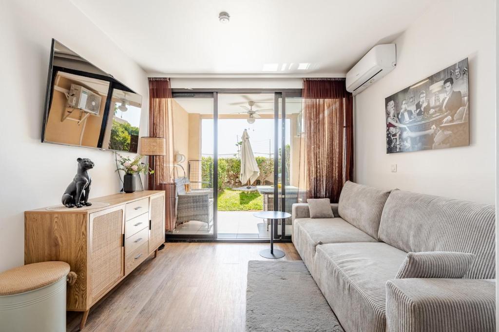 Apartment with Garden, Pool, Sea View and Parking - 3