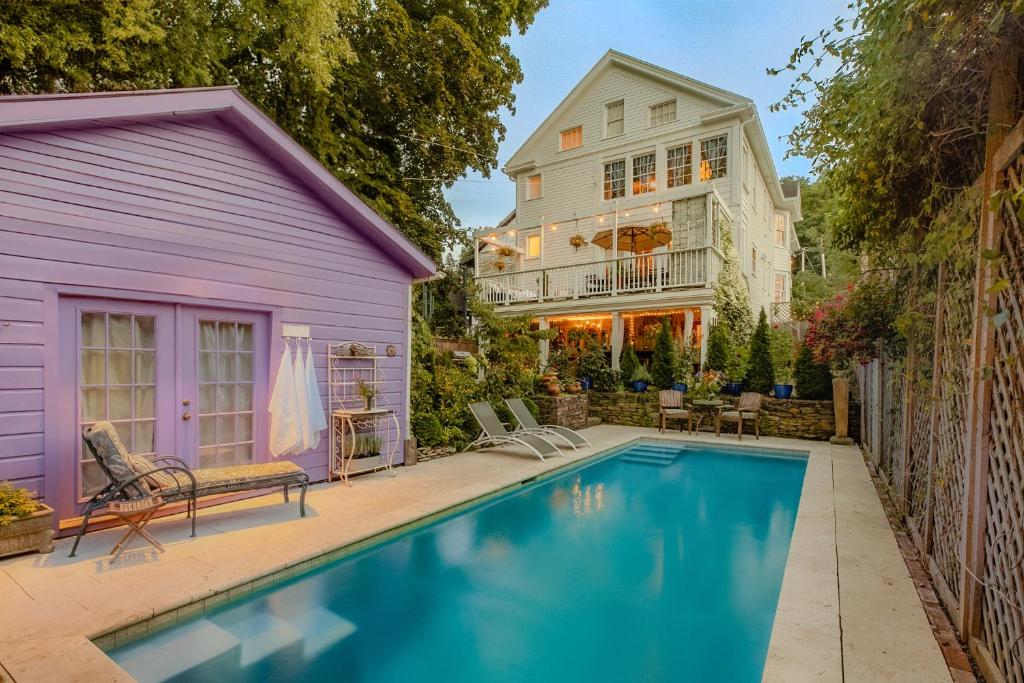 Palazzo Hudson - Luxury Pool, Hot Tub, and Sauna, Hudson