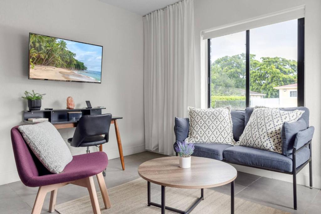 Unit 1 Free Parking Apt with WiFi at Biscayne Park just 10min to beach, Miami