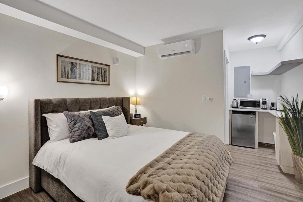 Eden Collection Junior Suite Steps to Beach, Fort Lauderdale