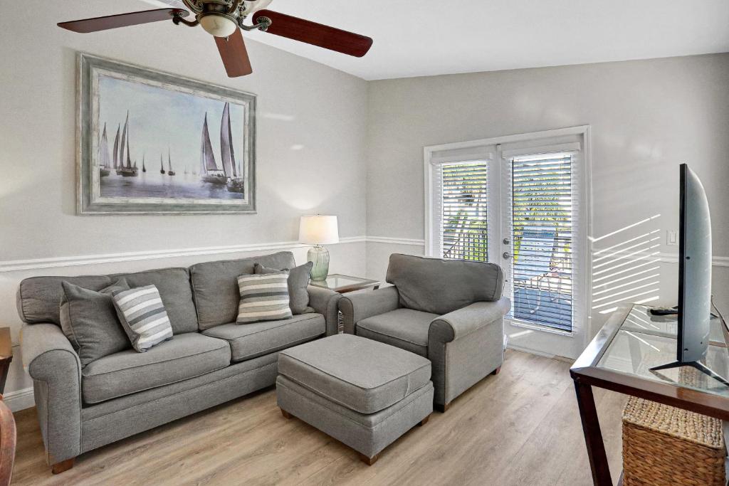 Holmes Away from Home, Holmes Beach