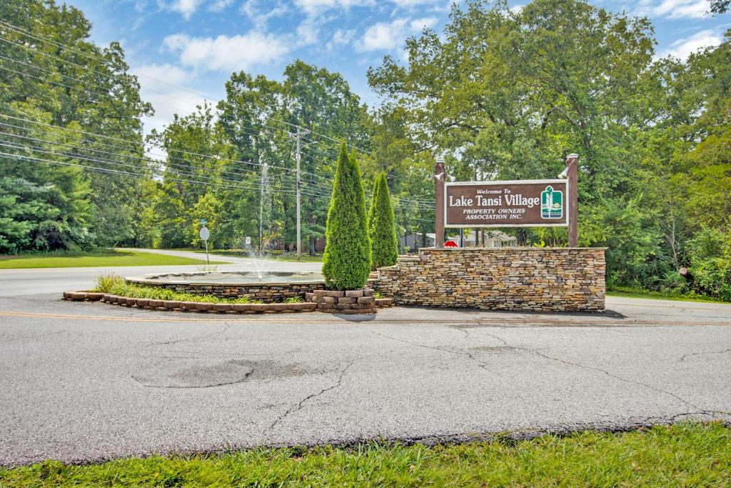 Hiawatha West Lake Tansi, Crossville