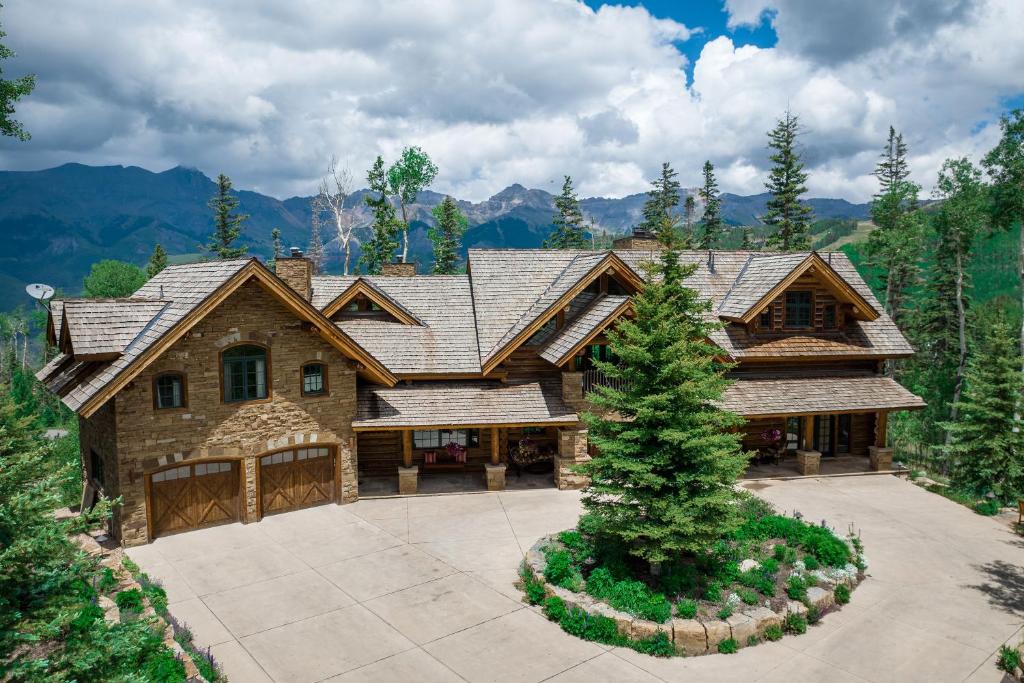 Hilltop Hideaway by Exceptional Stays, Telluride