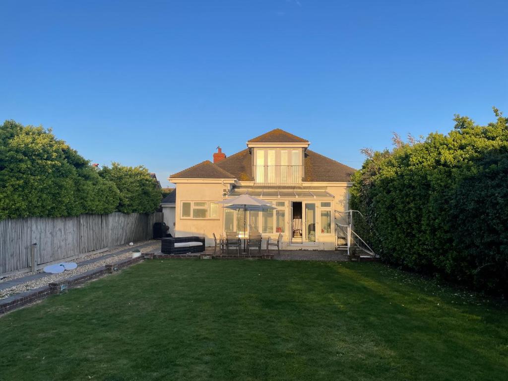 Spacious Modern Family House 2 Mins Walk To Beach, Earnley