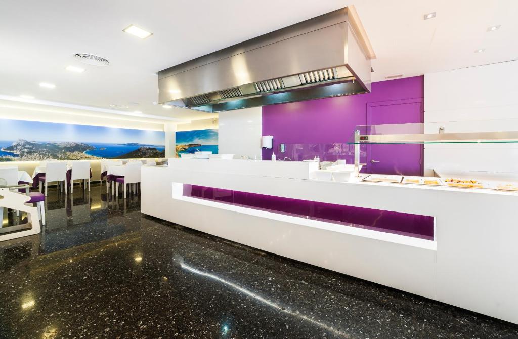Globales Palmanova — Restaurant & bars in Palma Nova, Balearic Islands