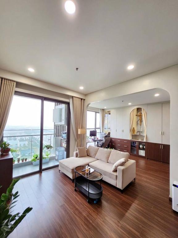 Ons House, Gia Lâm Pho