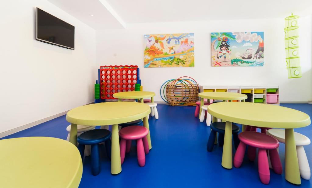Globales Palmanova — Attractions for children in Palma Nova, Balearic Islands
