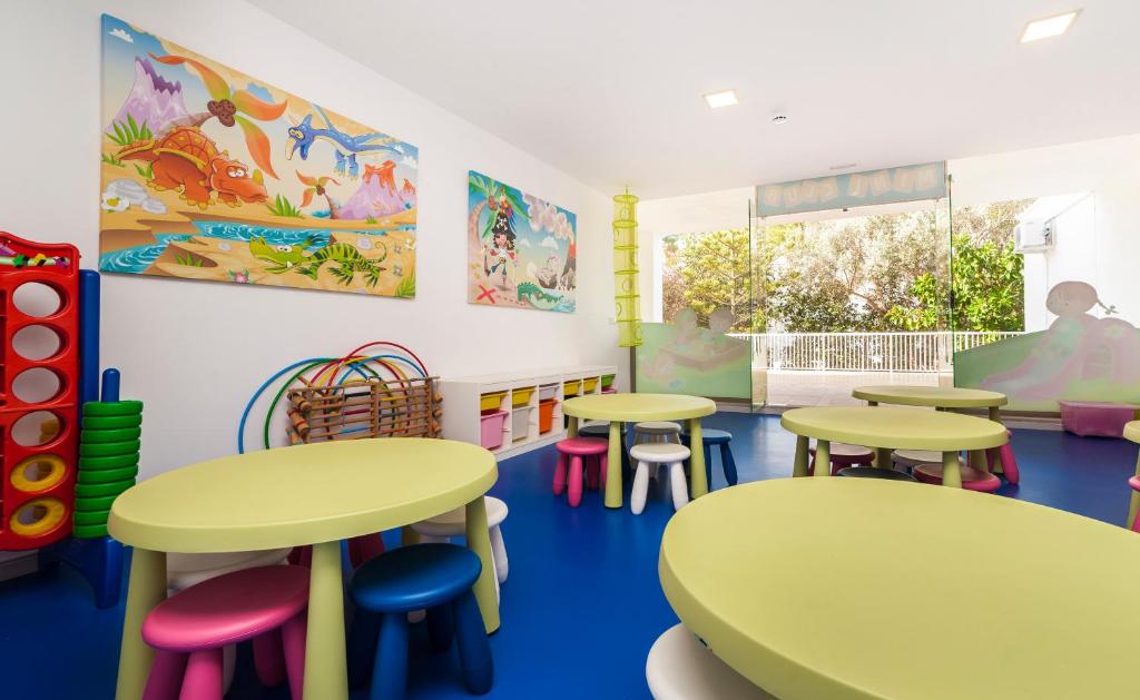 Globales Palmanova — Attractions for children in Palma Nova, Balearic Islands