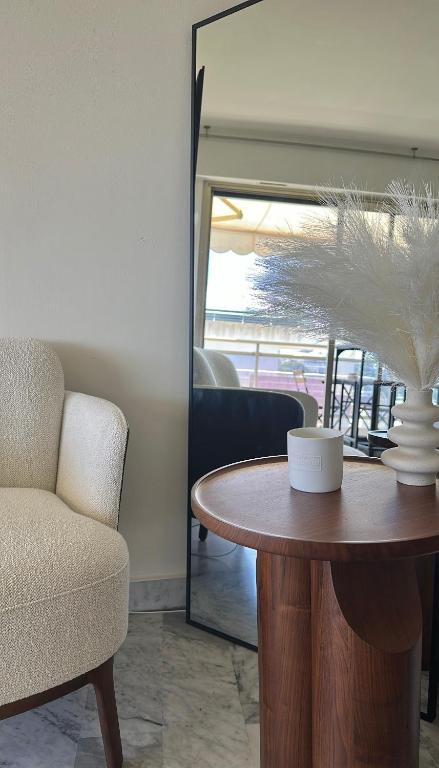 Superbe Studio plein centre de Juan les pins 500m des plages - 2