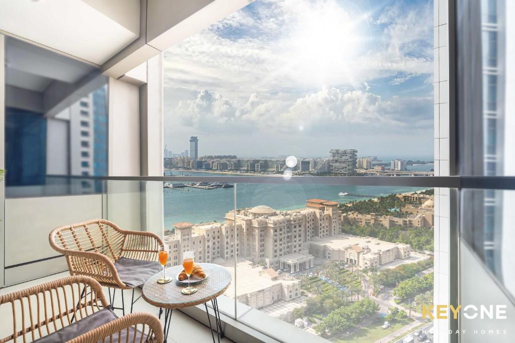 Fascinating Ocean Views in a One Bedroom, Dubaj