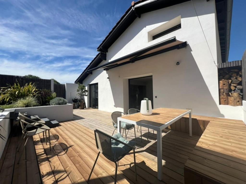 House, beach on foot in Anglet - 4
