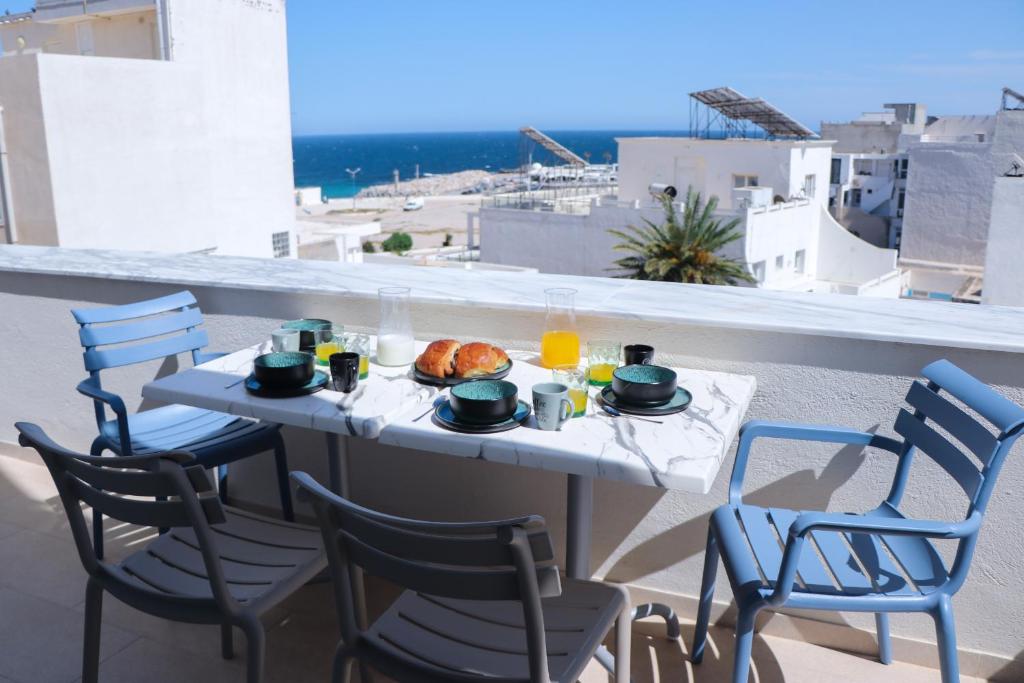 Duplex terrasse vue mer et ville, Pieds dans l'eau, Monastir