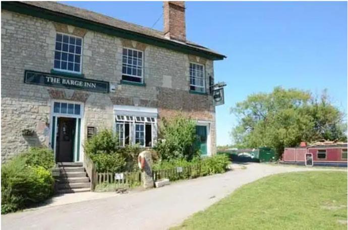 The Barge Inn, Honeystreet, Alton Barnes