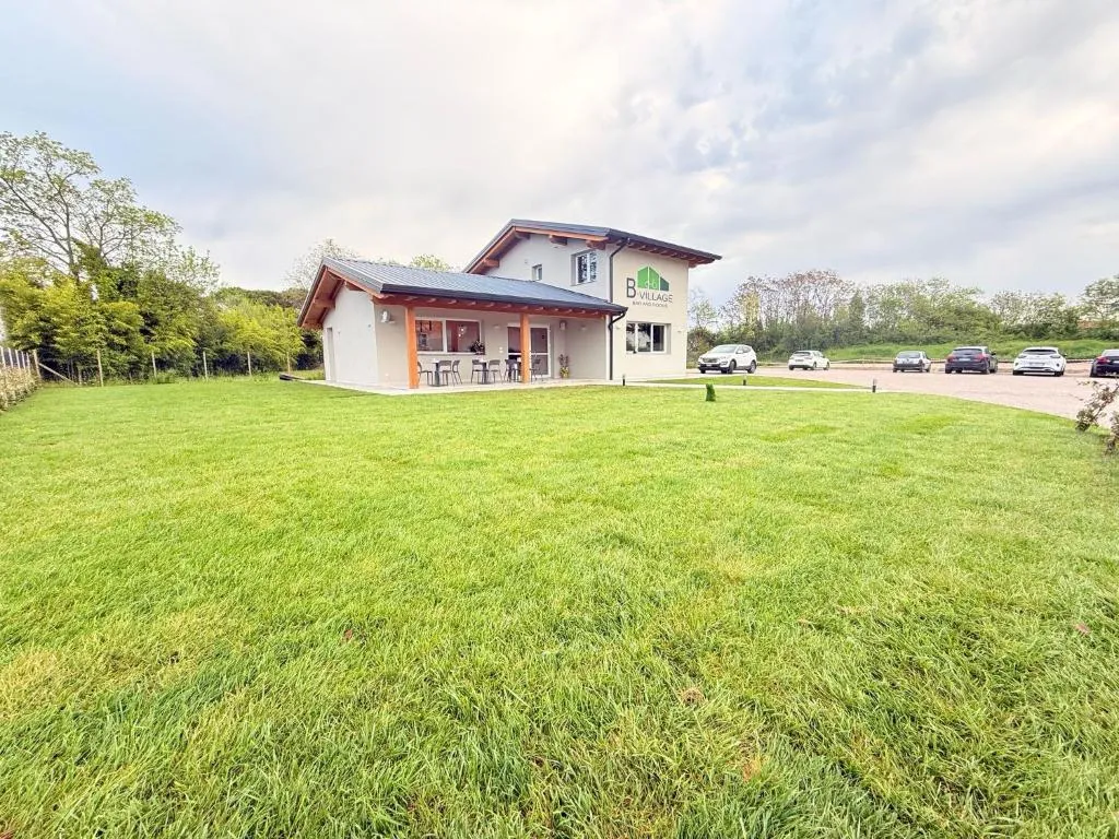B-Village Bar and Rooms, hotel in San Martino al Tagliamento