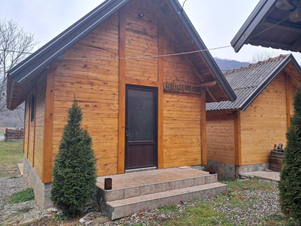 Konaci kraj Drine, Rogačica