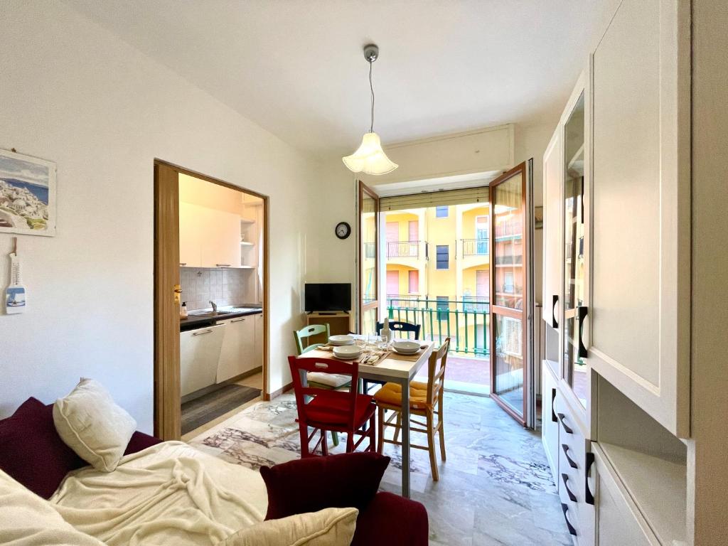 800m from the Sea, with balcony, Pietra Ligure