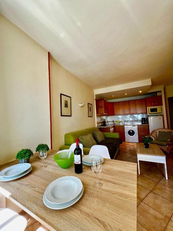 Beachfront Holiday Apartment in Benalbeach - 4