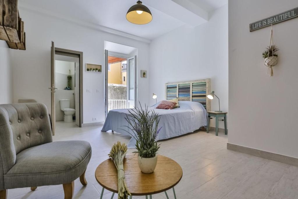 MY CASA - GARIB - Place Garibaldi - 4 bedrooms - Balcony - 5