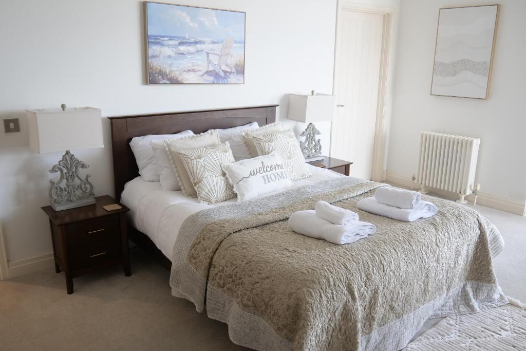 Seas the Day Beachfront Apartment Ramsgate - Sleeps 4, Ramsgate