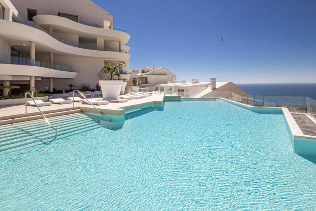 Apartment Sleeps 4 with Gym & Spa - 2