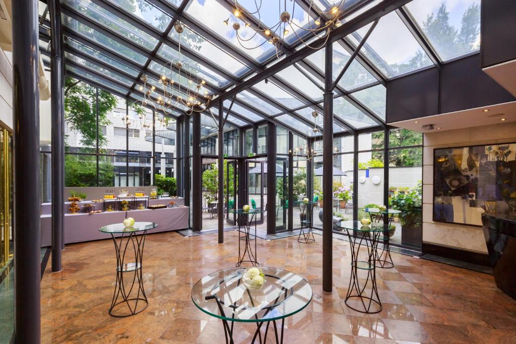 Hotel Bristol Berlin Image