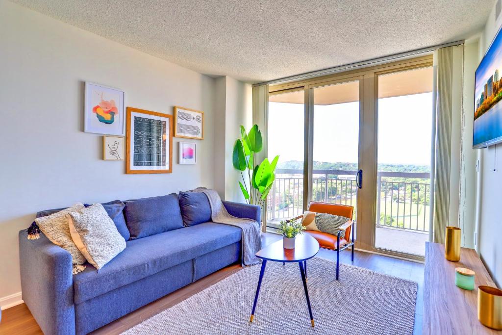 Spacious Apt in Ballston W Gym & Great Amenities, Arlington