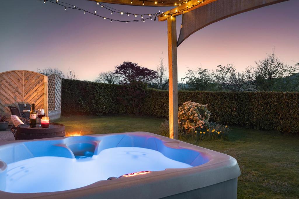 Scar View - Getaway for Two, Underbarrow