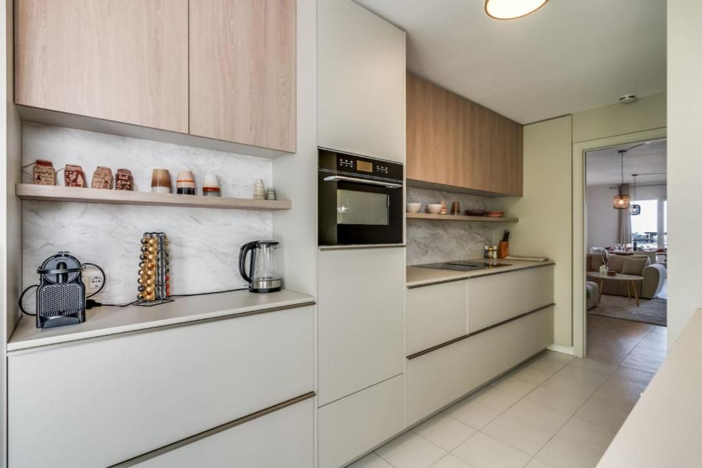 Ultimate Rentals - Scenic 2BR Haven Breathtaking Sea and Garden Views - 2