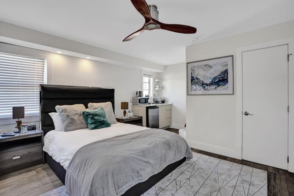 Eden Collection Studio Steps to Beach, Fort Lauderdale