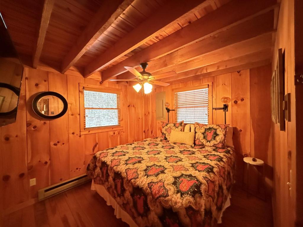Log Cabin, Hot Tub, Secluded Close To Town, West Jefferson