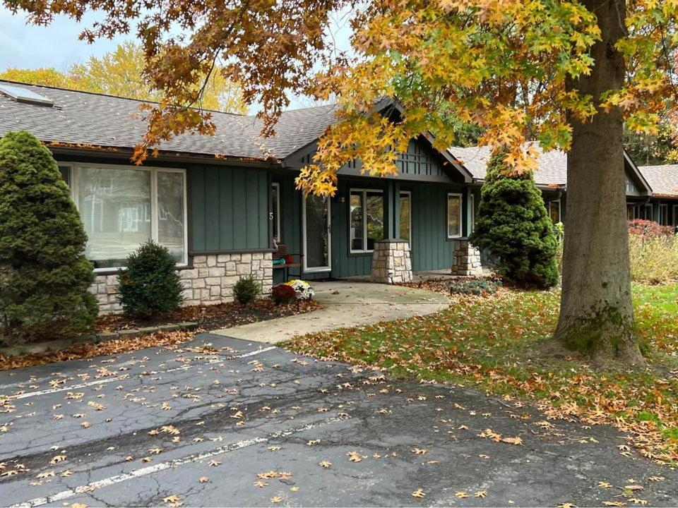 Walking distance to many local attractions - Perfect for a Relaxing Getaway!, Douglas