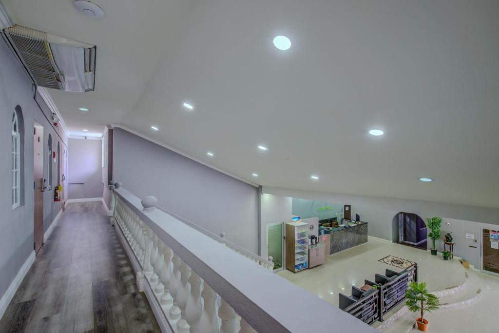 Airport Suites Hotel