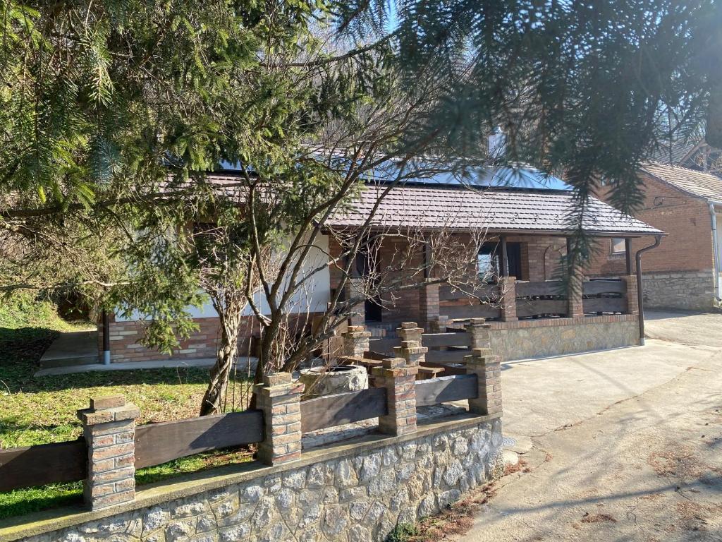 Csicsergő ház Orfű, Orfü