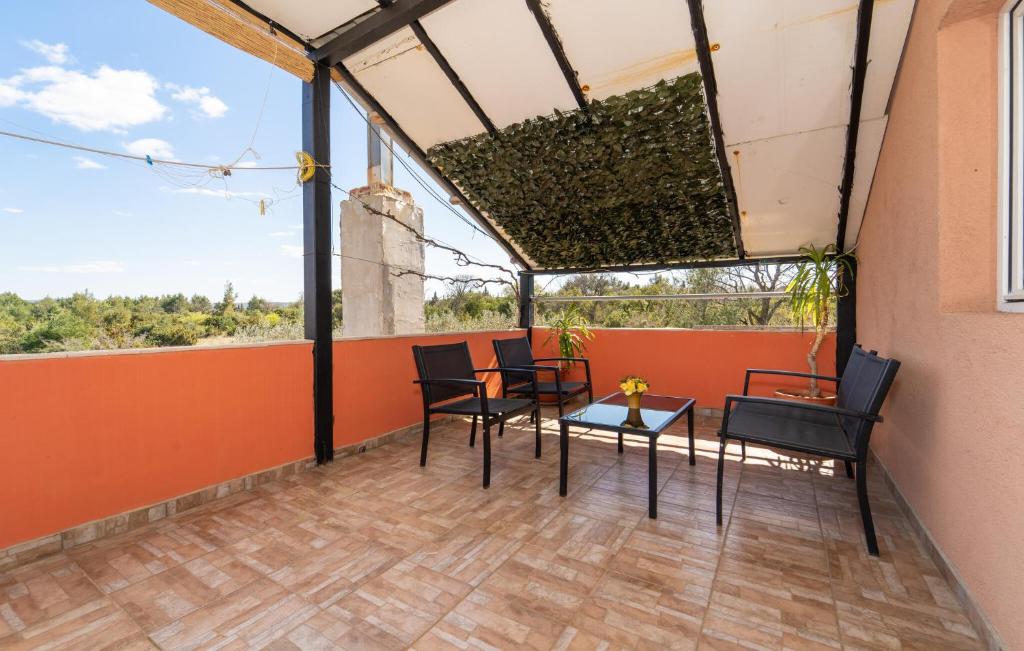 Lovely Apartment In Benkovac With Wifi, Benkovac