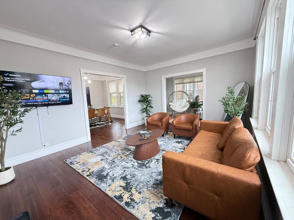 NYC in 30 min 3 King Beds Patio WD Sunroom, Mount Vernon